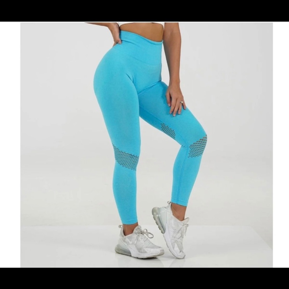 💙SOLD💙NVGTN LEGGINGS